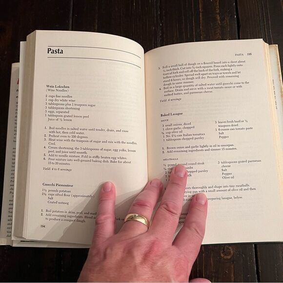 Great Recipes from the New York Times edited by Raymond A. Sokolov (Vintage) - Picture 9 of 9